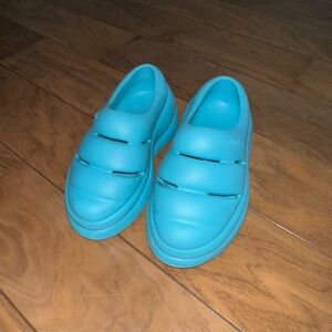 UGG sport yeah clogs.